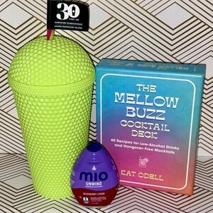 NA Gift Set: Starbucks 16 oz Cup, The Mellow Buzz Recipes & MiO Blueberry Lemon